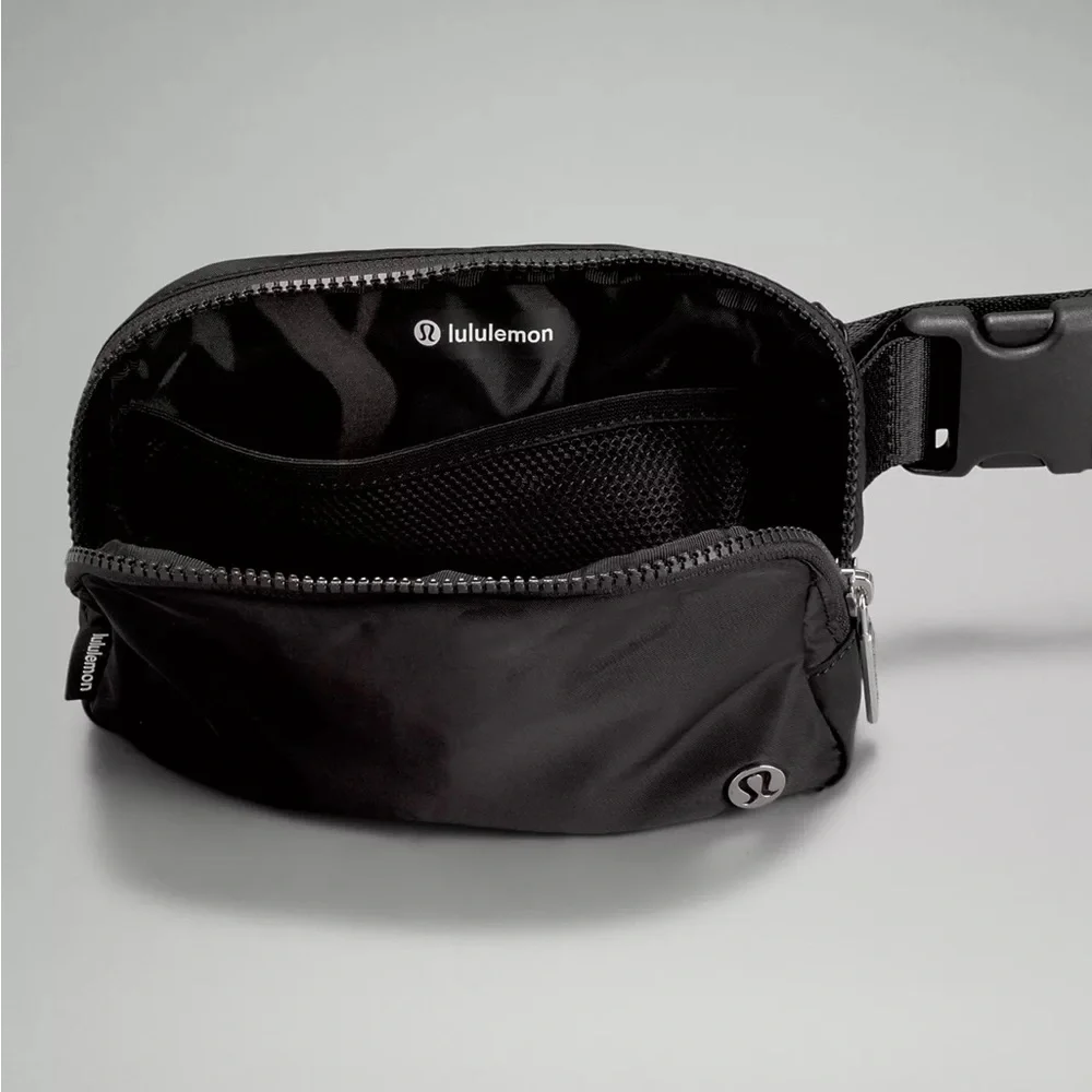 🍋NWT Lululemon Everywhere Belt Bag Wordmark - Picture 5 of 11